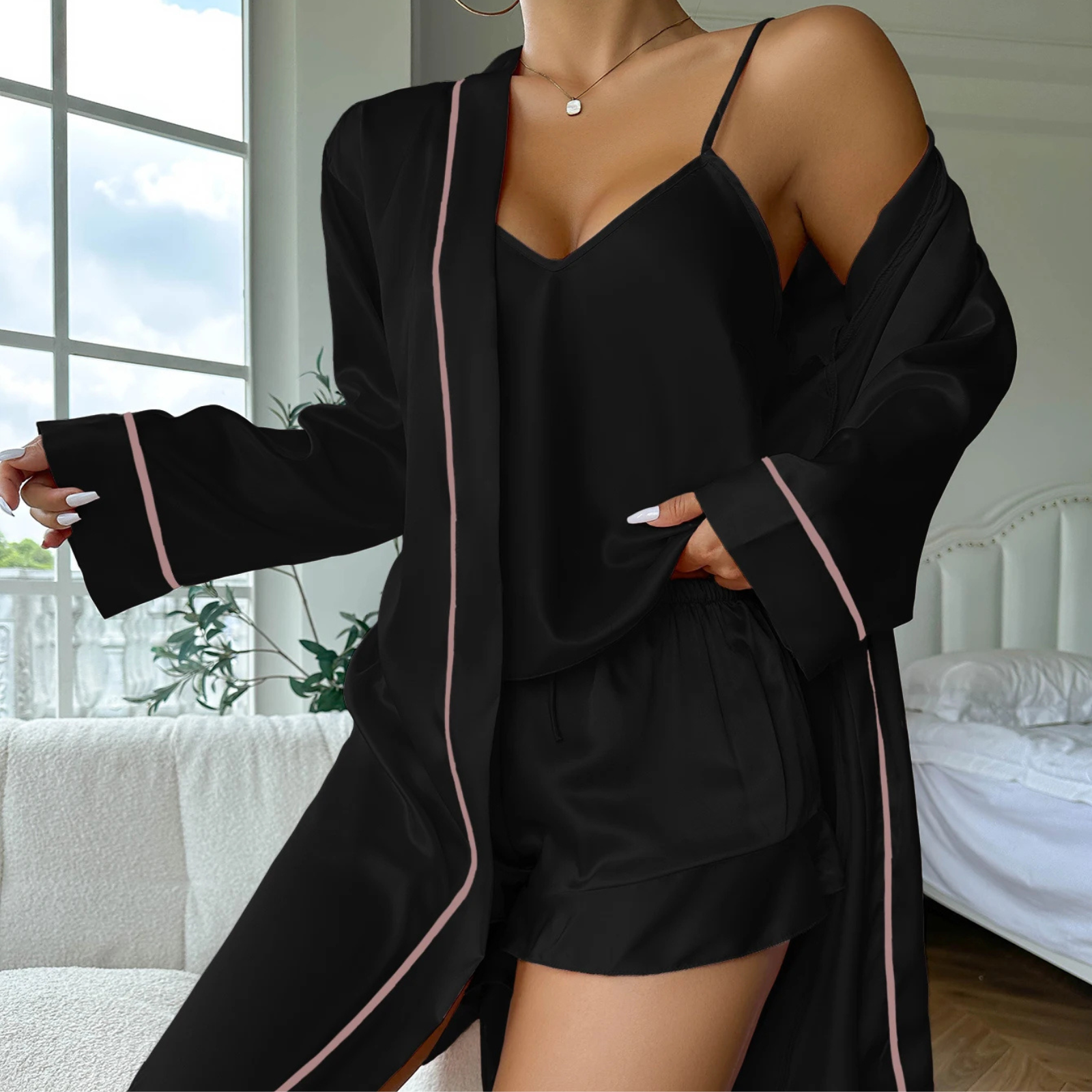 Velvet Touch: Üç Parçalı Saten Şıklık Seti