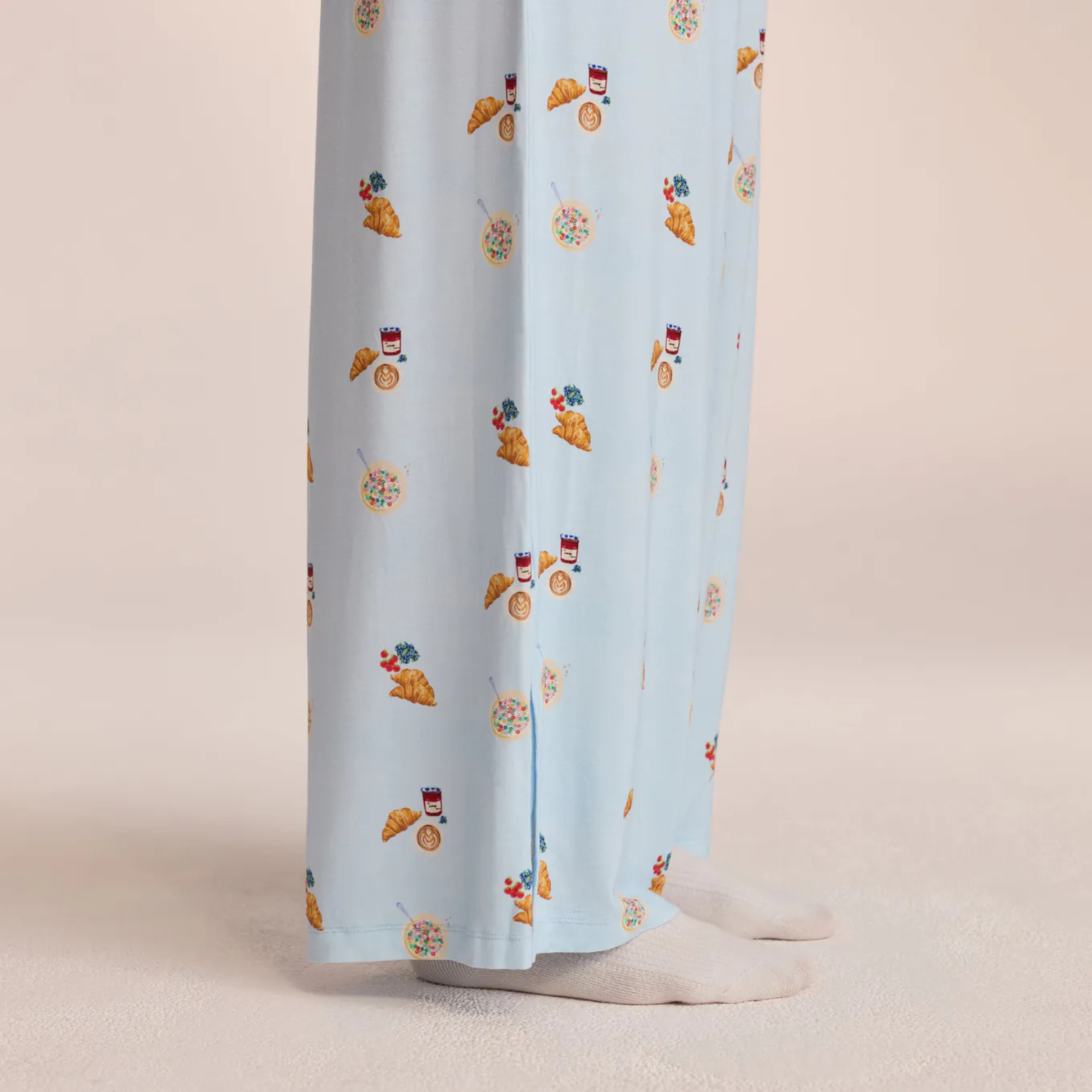 Bamboo Ease: Düğmeli Uzun Kollu Bambu Pijama Takımı