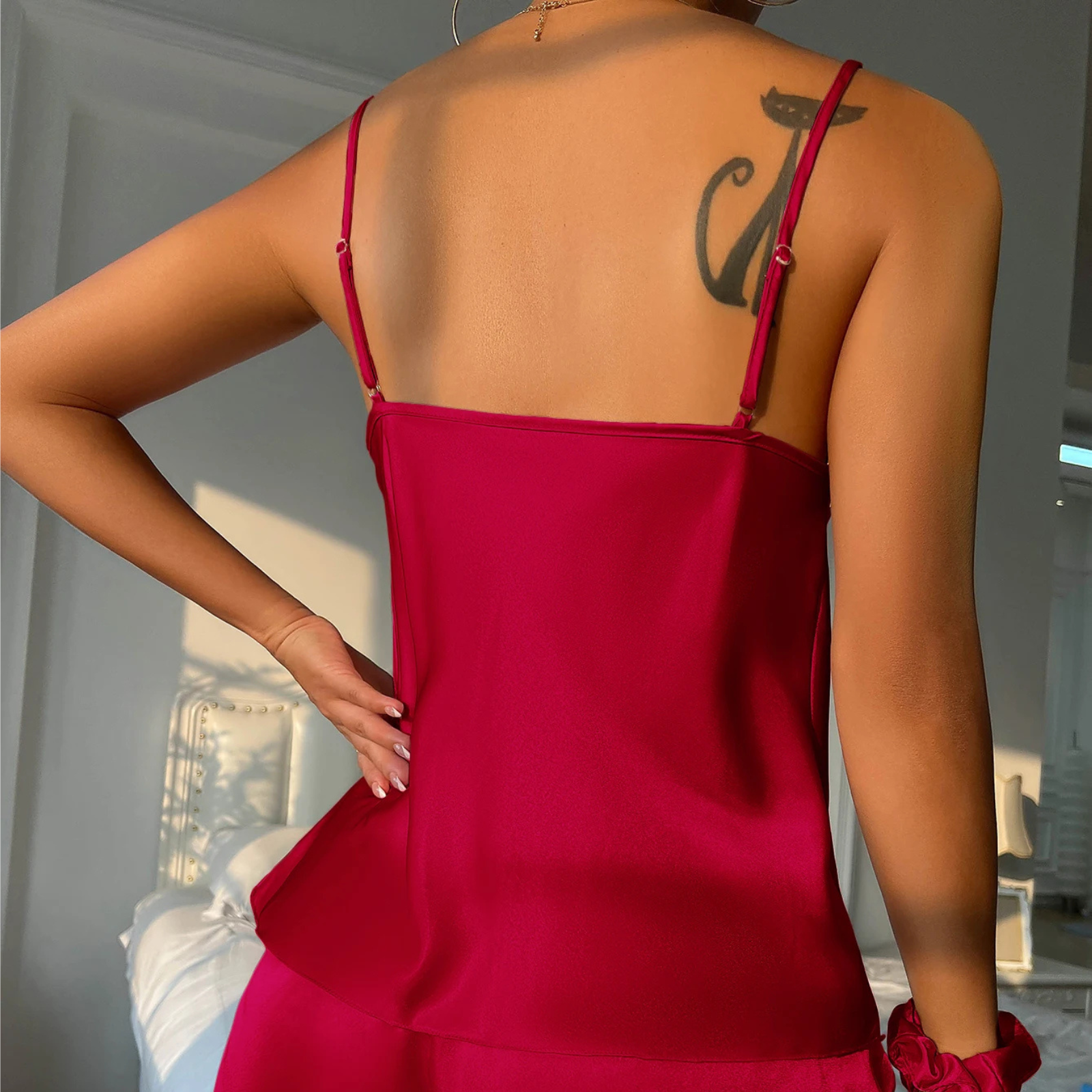 Velvet Drape: Degaje Yakalı Saten Şortlu Takımı