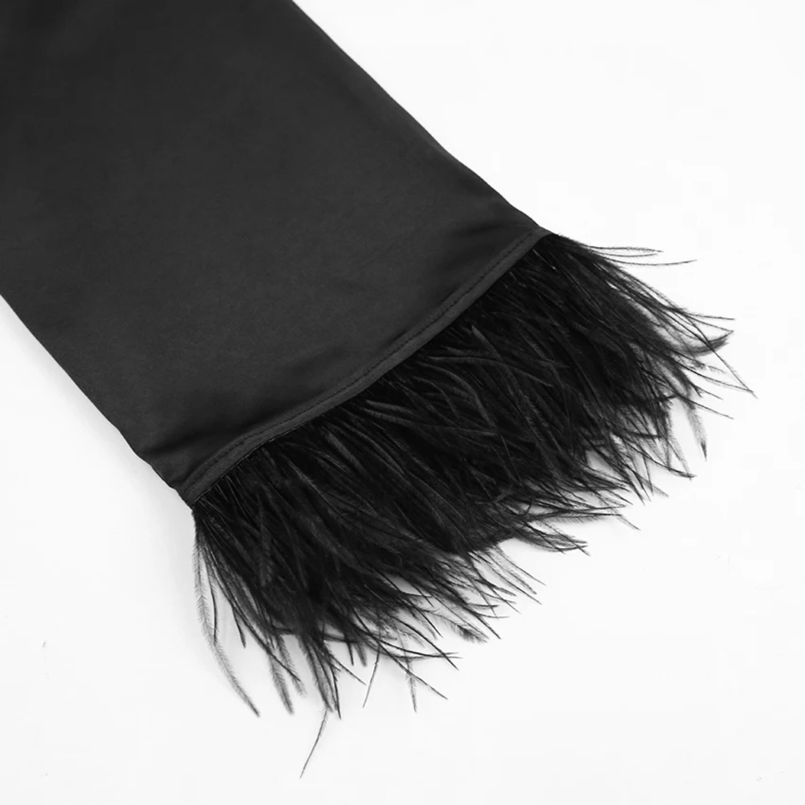 Femme Fluff: Tüylü Kol Detaylı Mini Saten Sabahlık