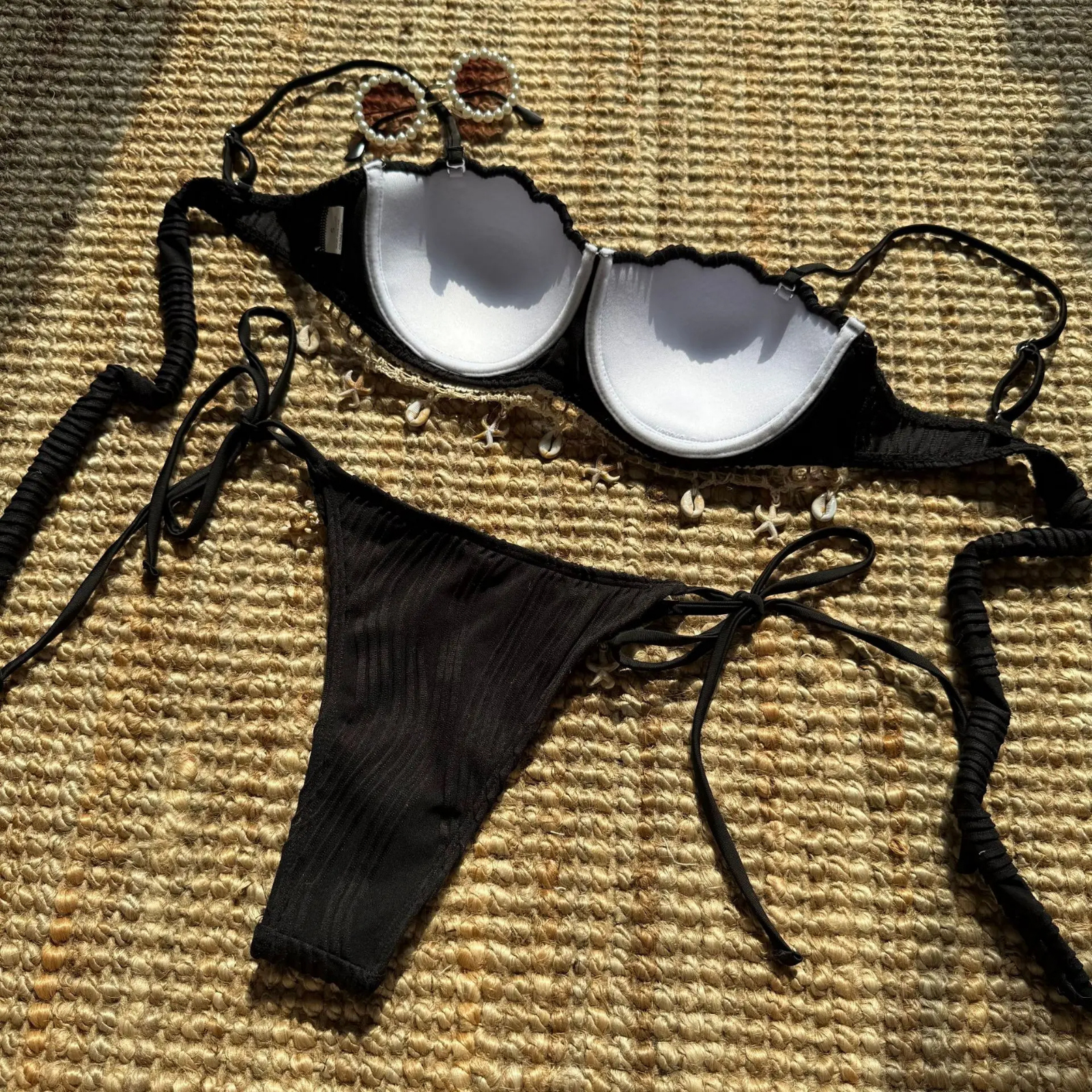 Shella: Deniz Kabuğu Detaylı Bağlamalı Bikini Takımı