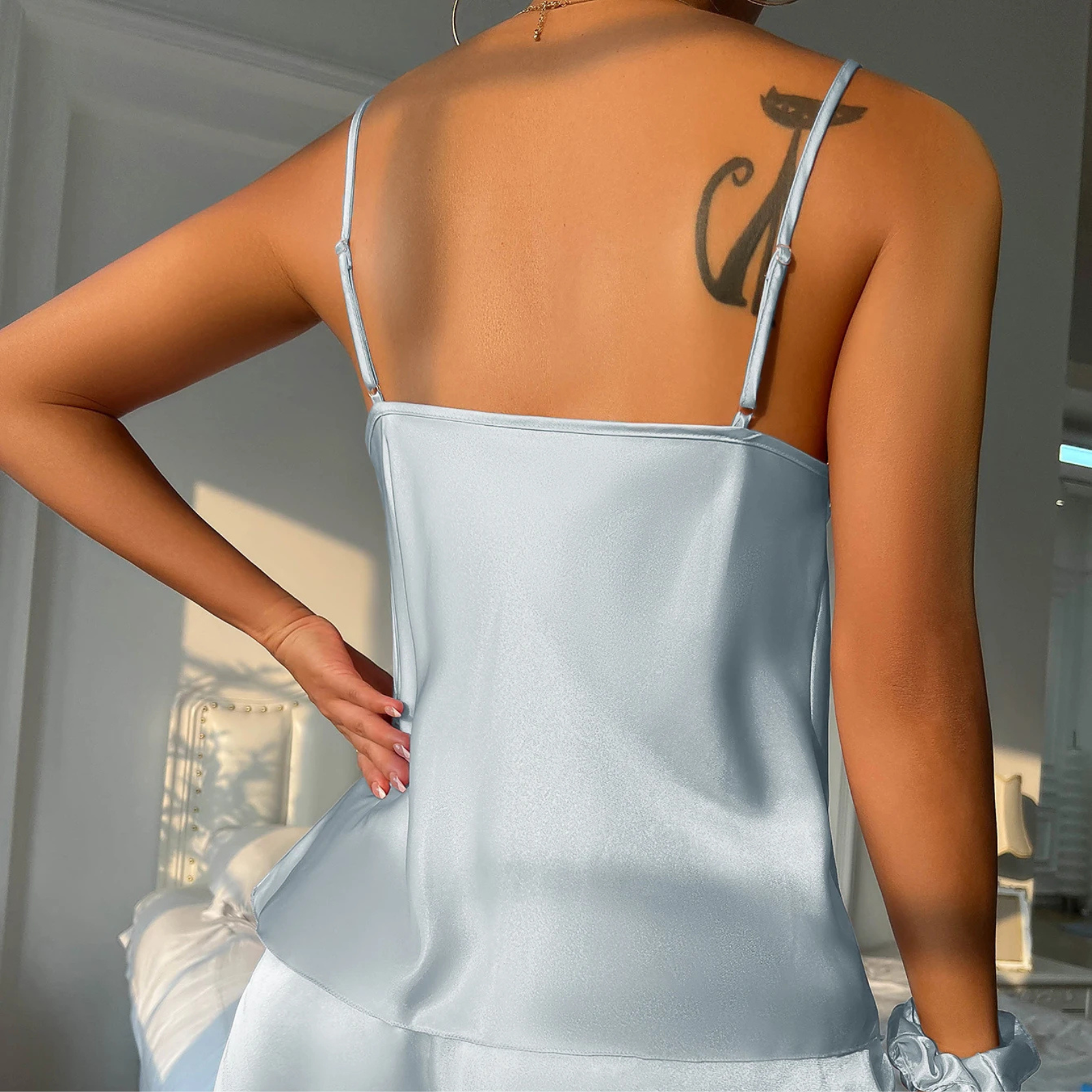 Velvet Drape: Degaje Yakalı Saten Şortlu Takımı