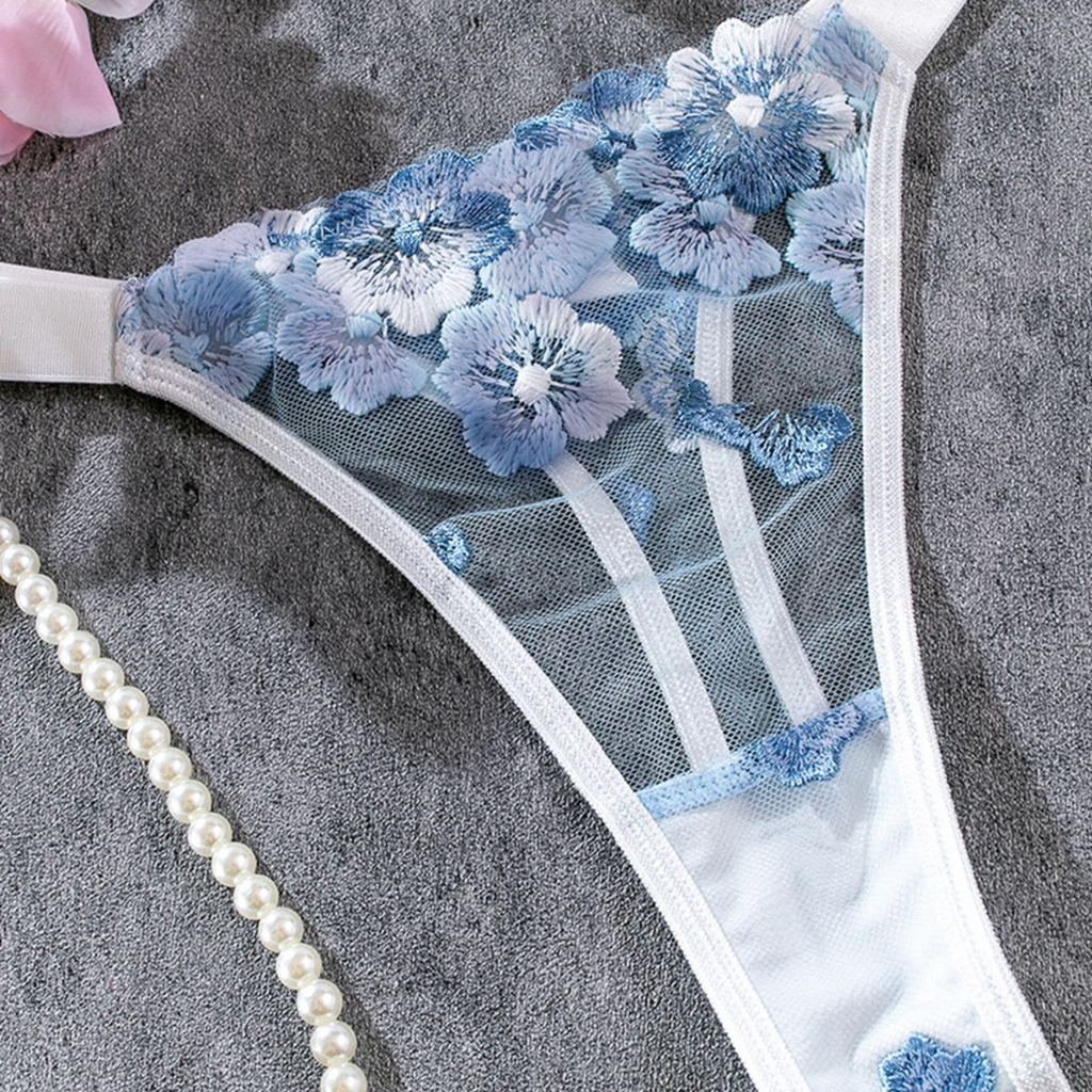 Fleur Allure: Çiçek İşlemeli Transparan Tül Set