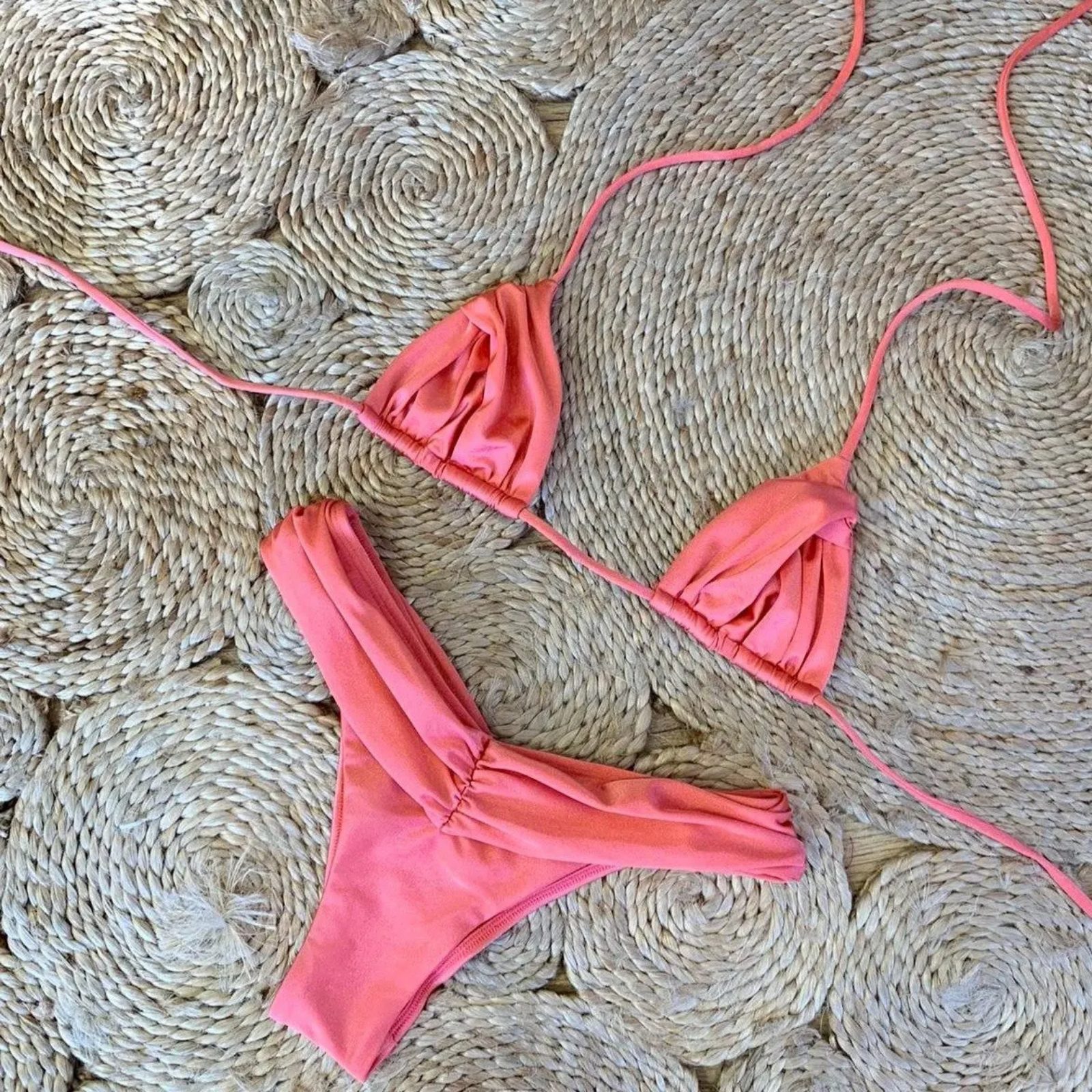Vellezza: Parlak V Formlu Yüksek Bel Etkili Bikini Takımı
