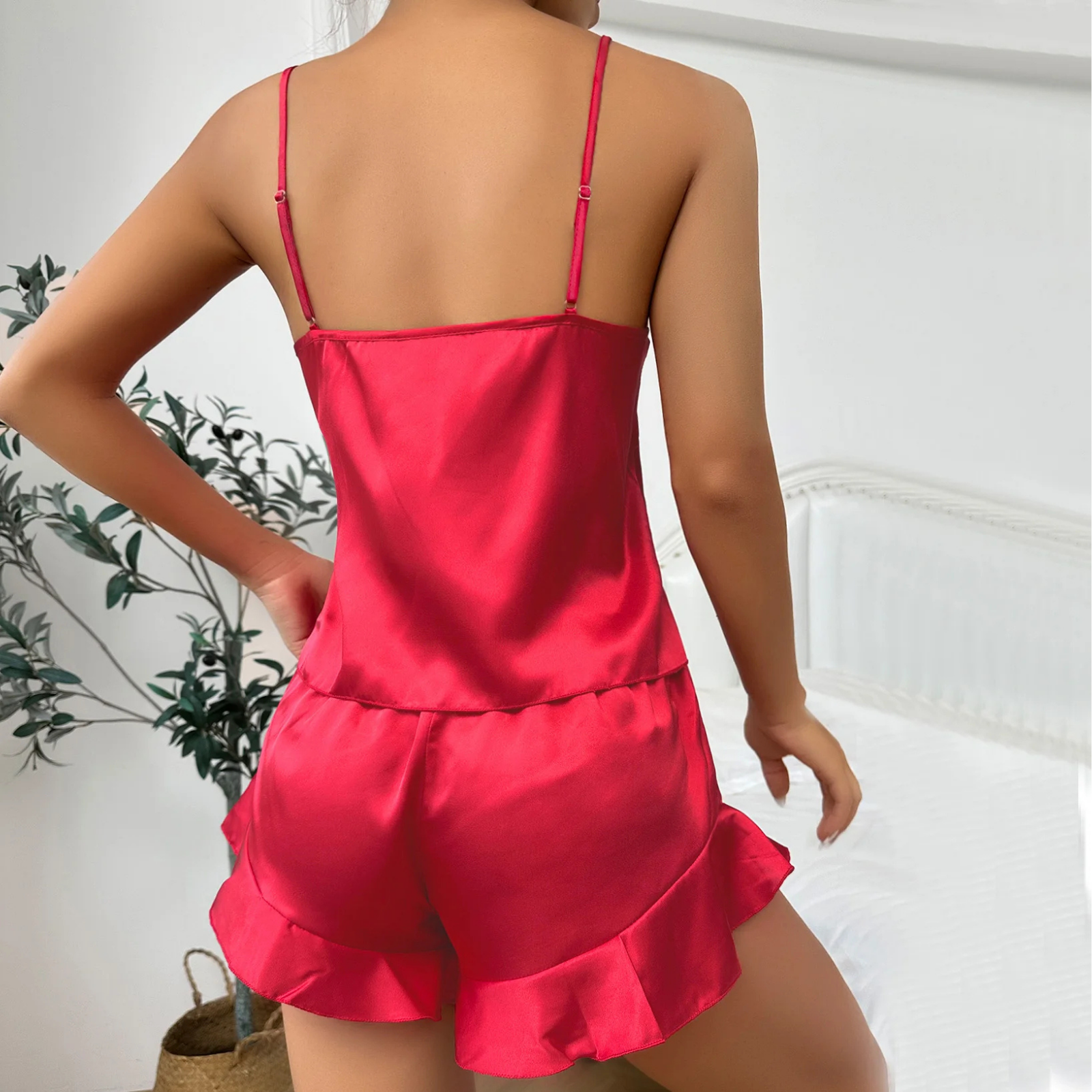 Velvet Touch: Üç Parçalı Saten Şıklık Seti