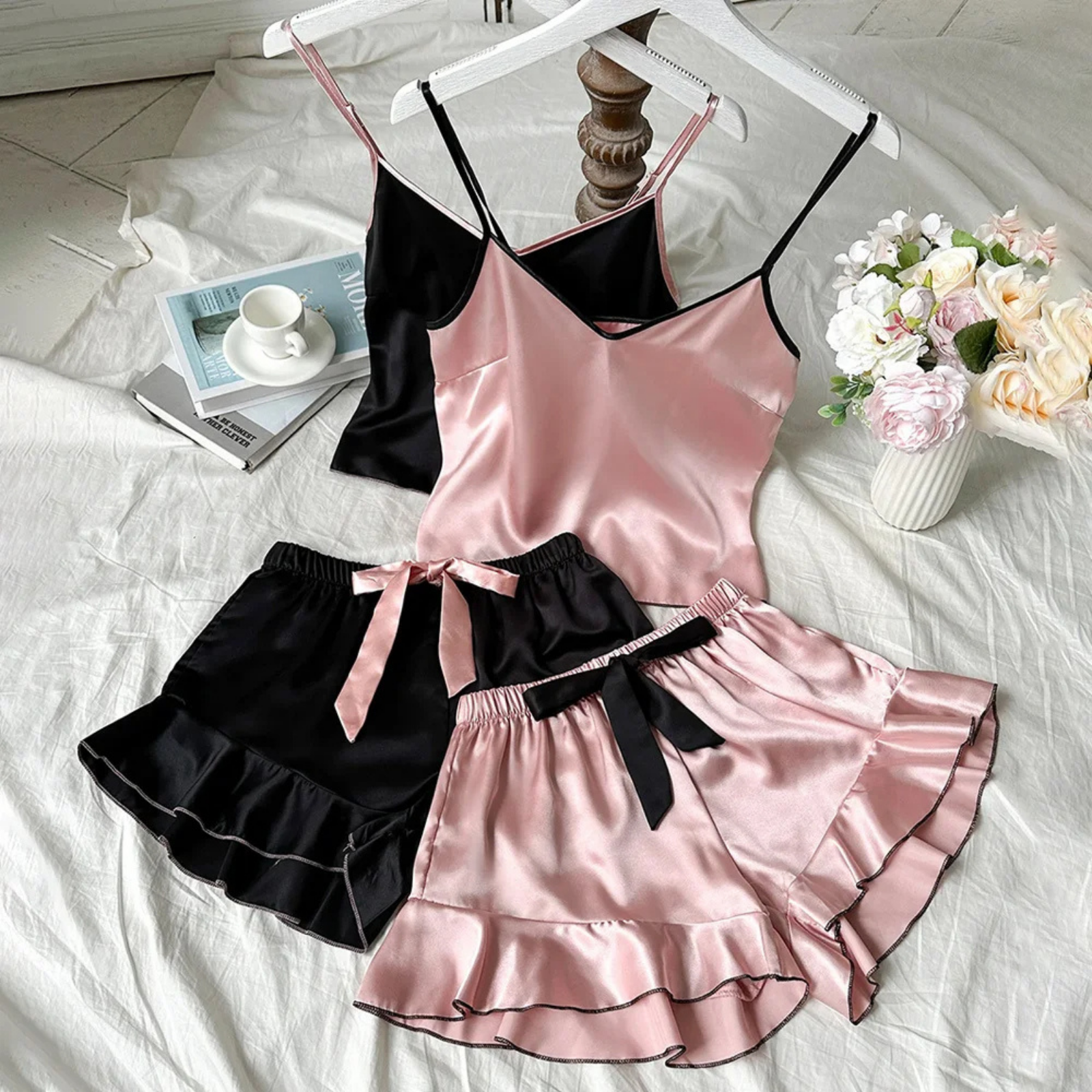 Moonlight Charm: Fırfır Detaylı Saten Pijama Takımı