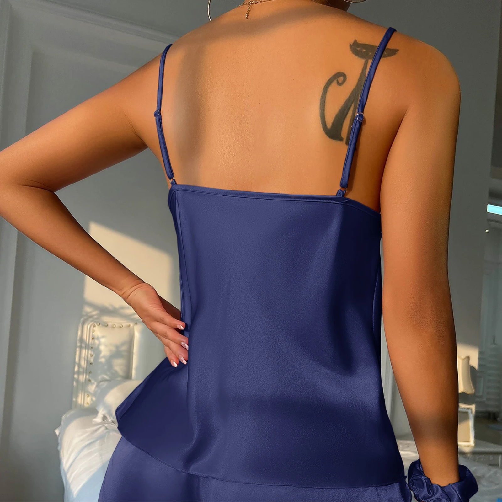Velvet Drape: Degaje Yakalı Saten Şortlu Takımı