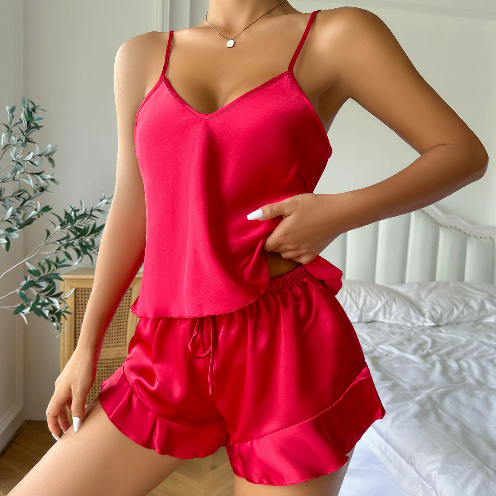 Velvet Touch: Üç Parçalı Saten Şıklık Seti