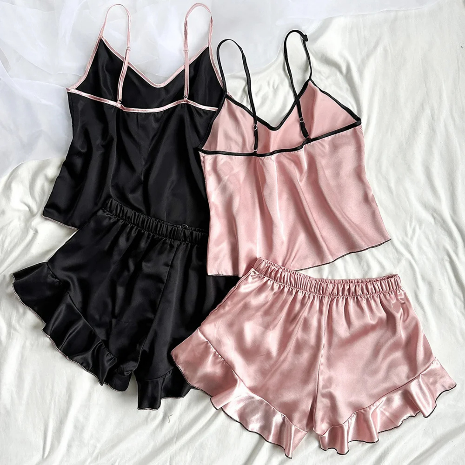 Moonlight Charm: Fırfır Detaylı Saten Pijama Takımı