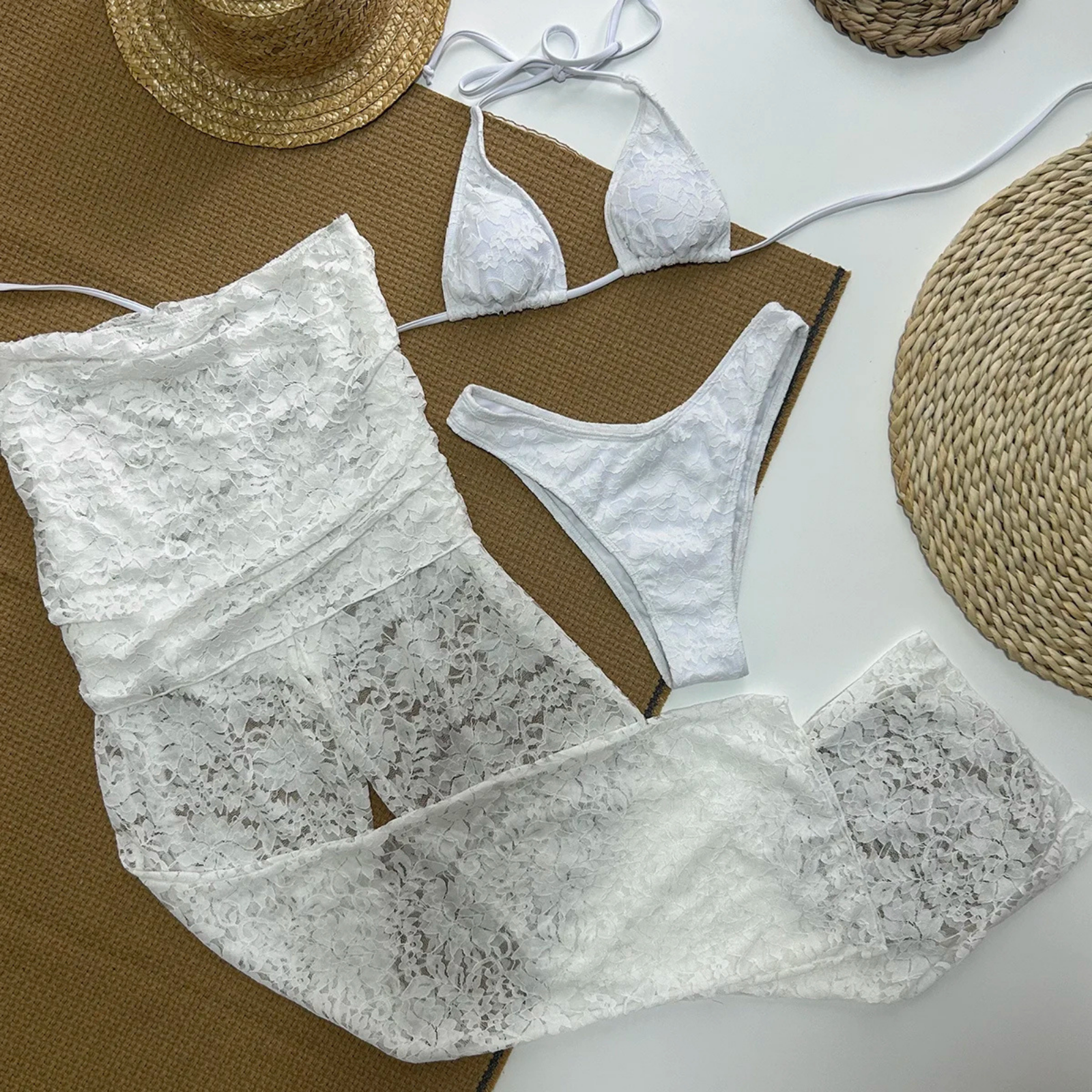 Solaira: Dantel Detaylı Üç Parça Bikini ve Pantolon Takımı