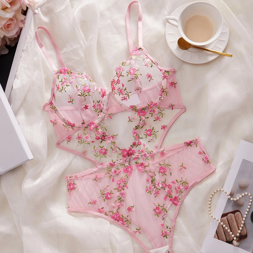 Floral Whisper: Transparan Çiçek İşlemeli Günlük & Gece Bodysuit