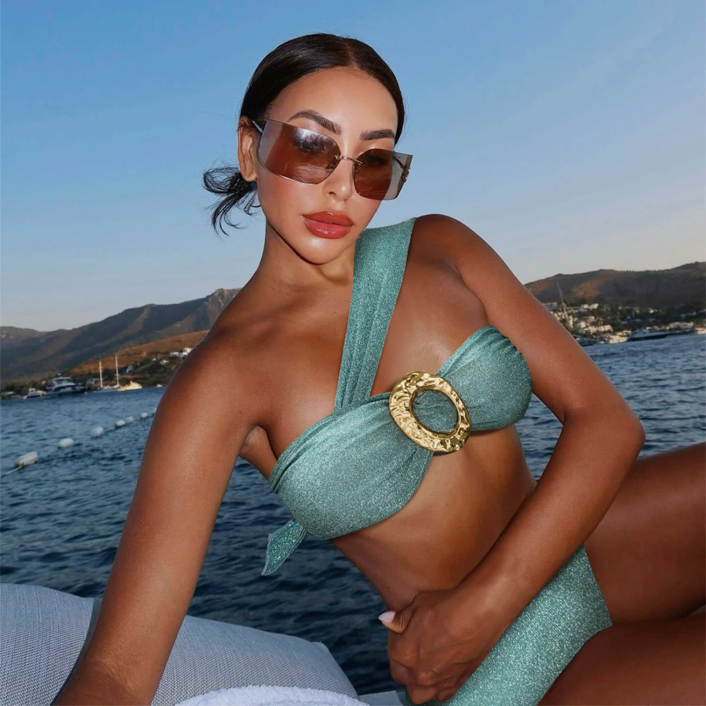 Lunessa: Tek Askılı Tokalı Simli Bikini & Desenli Pareo Seti