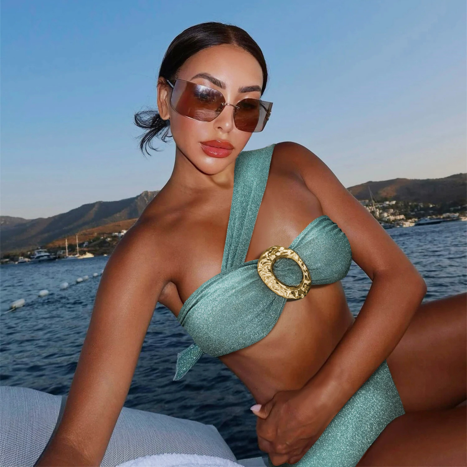 Lunessa: Tek Askılı Tokalı Simli Bikini & Desenli Pareo Seti