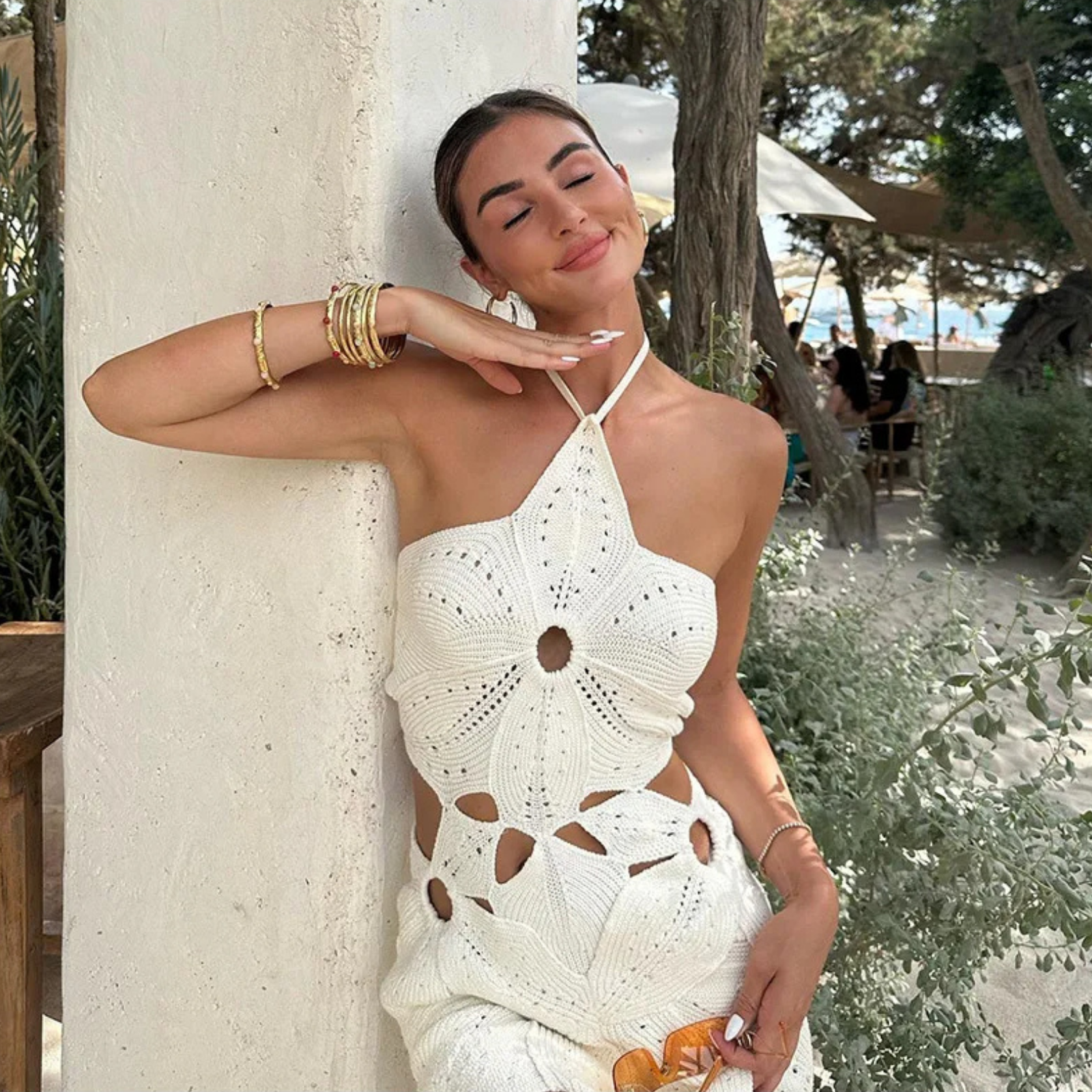 BloomWeave: Çiçek Motifli Örgü Halter Elbise