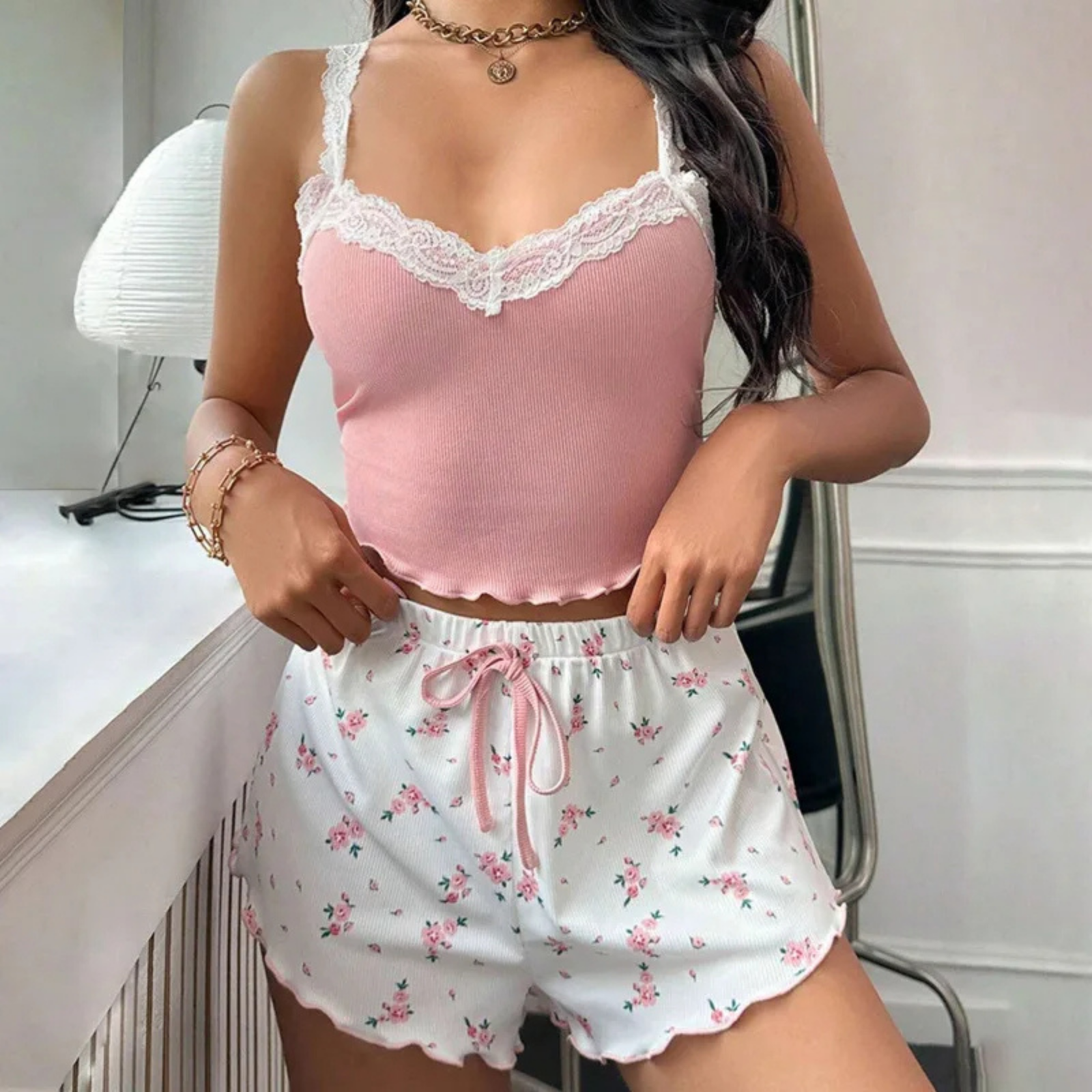 Floral Grace: Dantel Askılı Çiçek Desenli Yazlık Takım