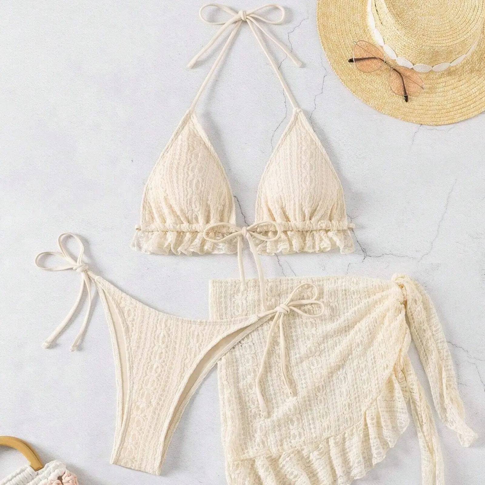 Fleurie: Fırfır Detaylı Örgü Bikini ve Pareo Takımı
