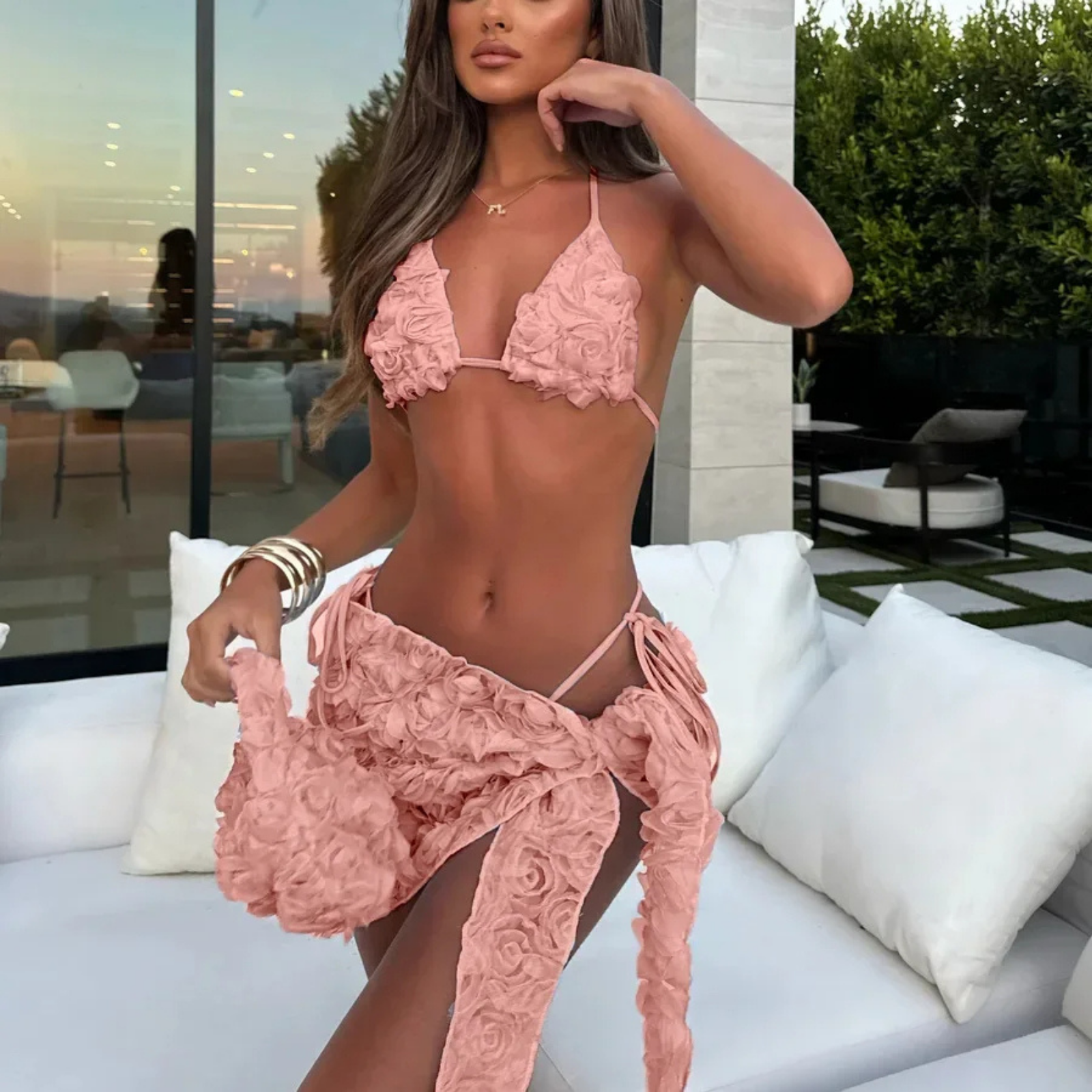 Rosalune: Gül Detaylı Bikini ve Pareo Üçlü Set