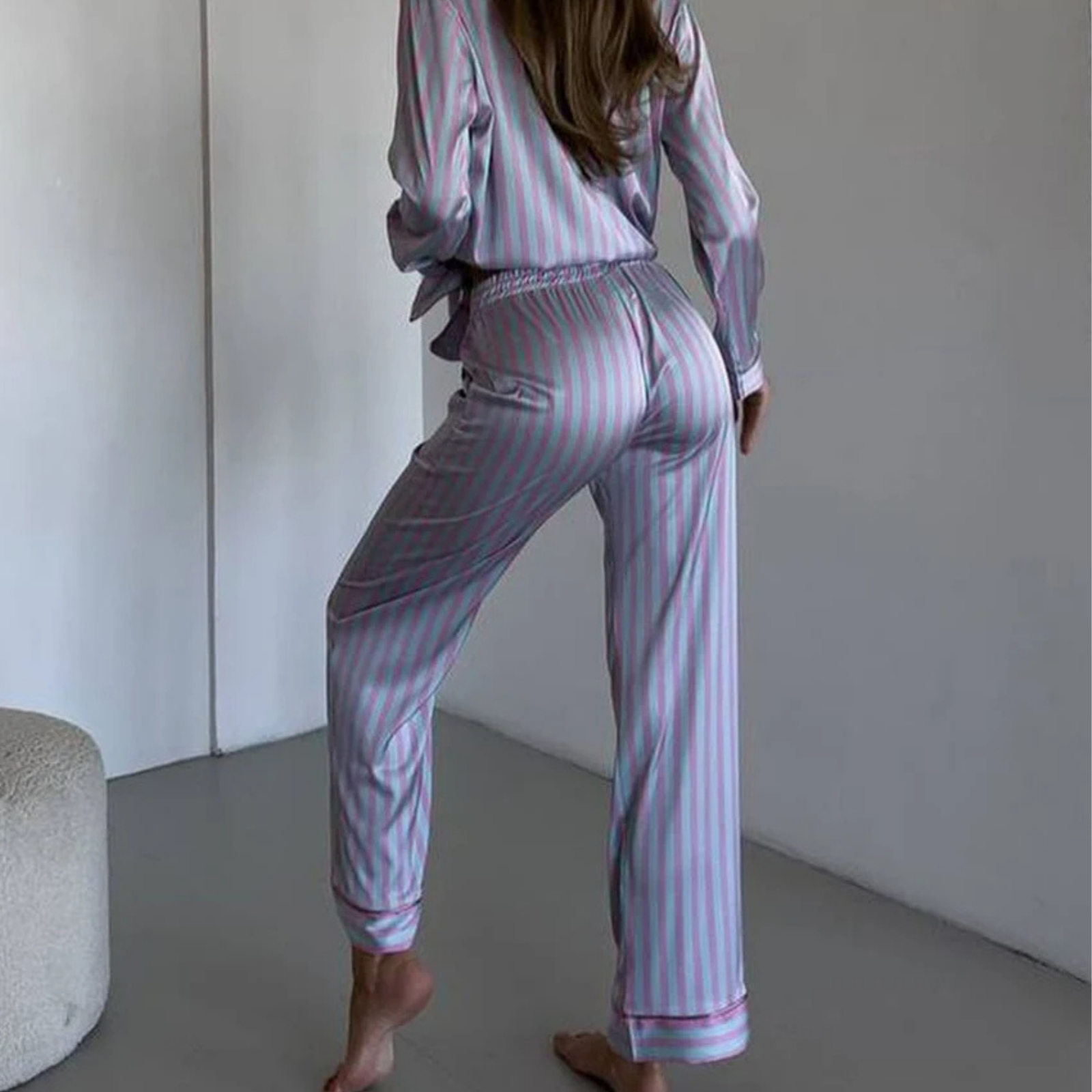 Luna Stripe: Üç Parçalı Çizgili Saten Pijama Seti
