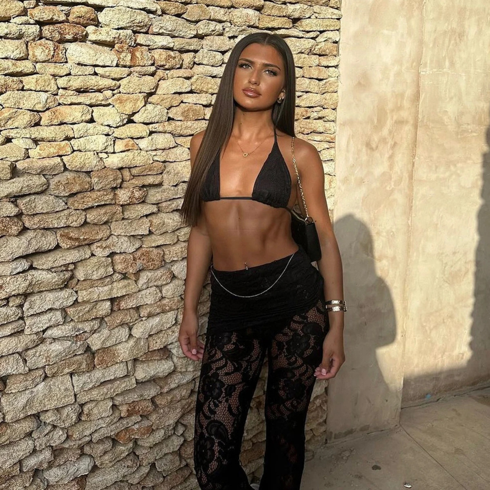 Solaira: Dantel Detaylı Üç Parça Bikini ve Pantolon Takımı