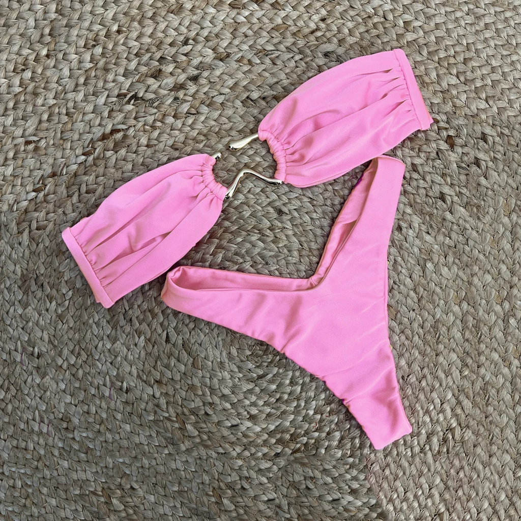 ShorelineGlow: Dalga Aksesuarlı Straplez Bikini Takımı