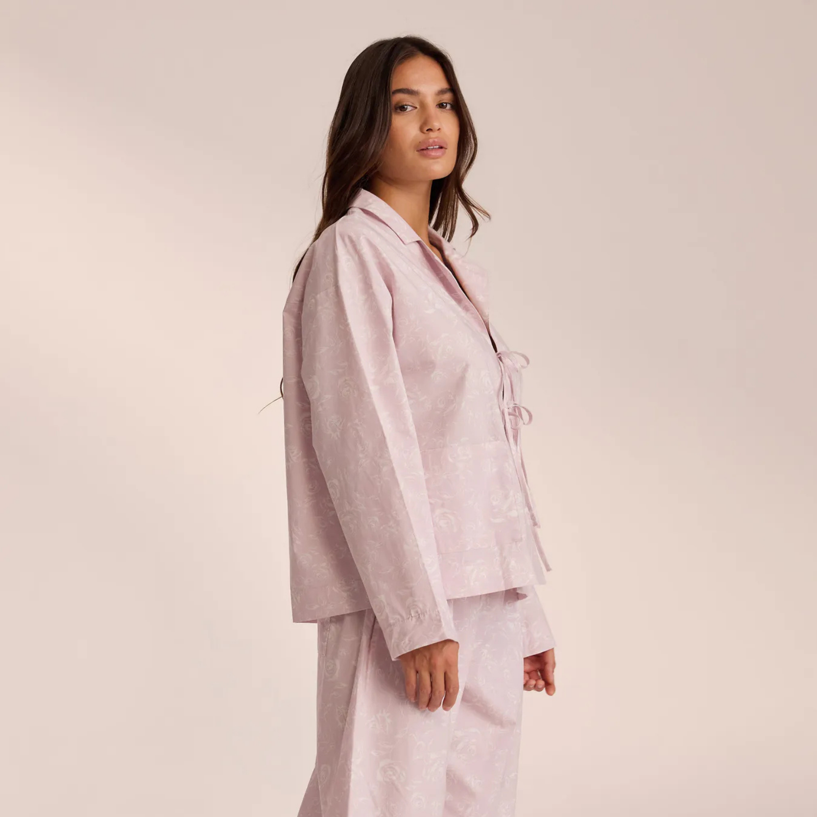 Natural Ease: Bambu Kumaşlı İpli Bağlamalı Uzun Pijama Takımı