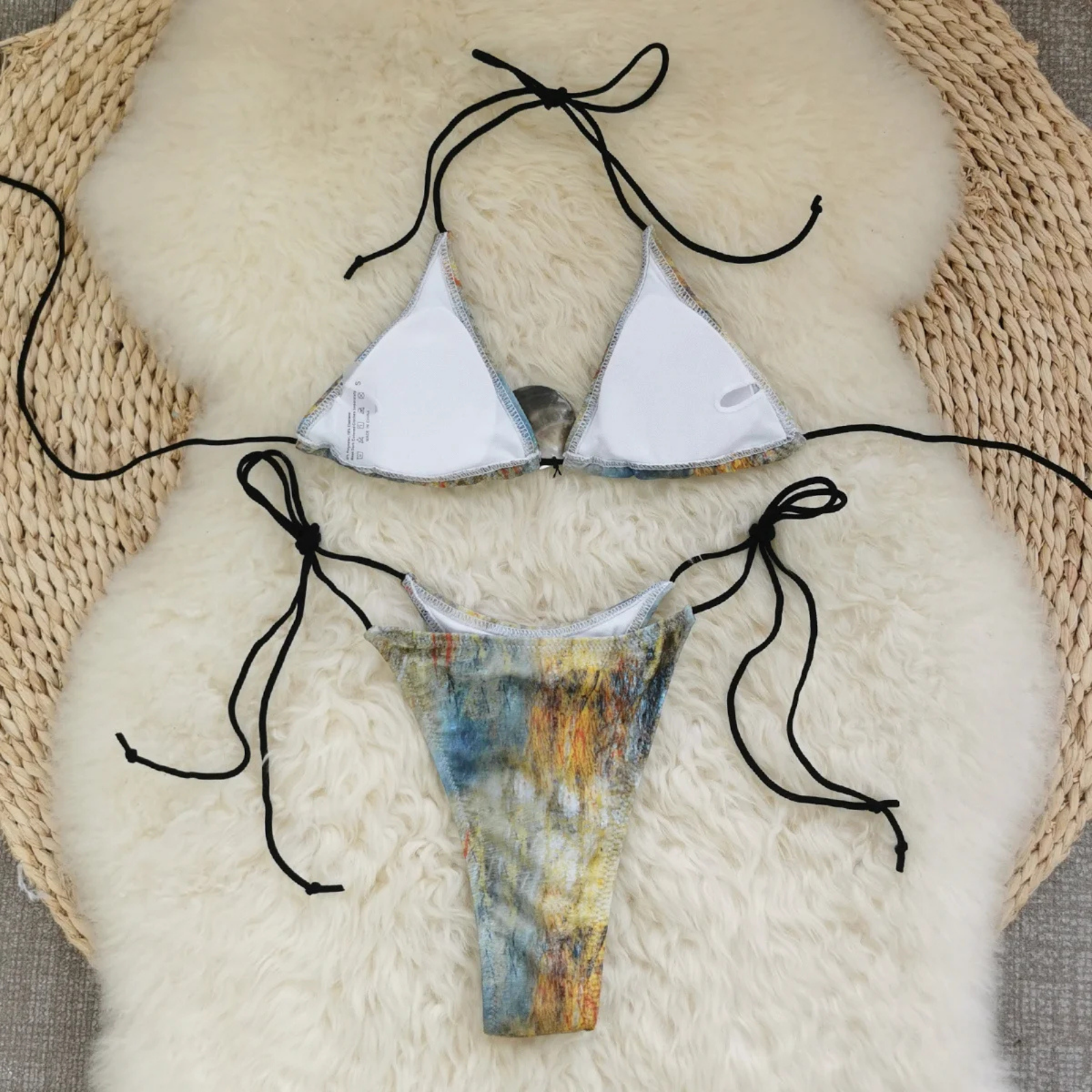 Serava: Taş Detaylı Üçgen Form Bikini Seti