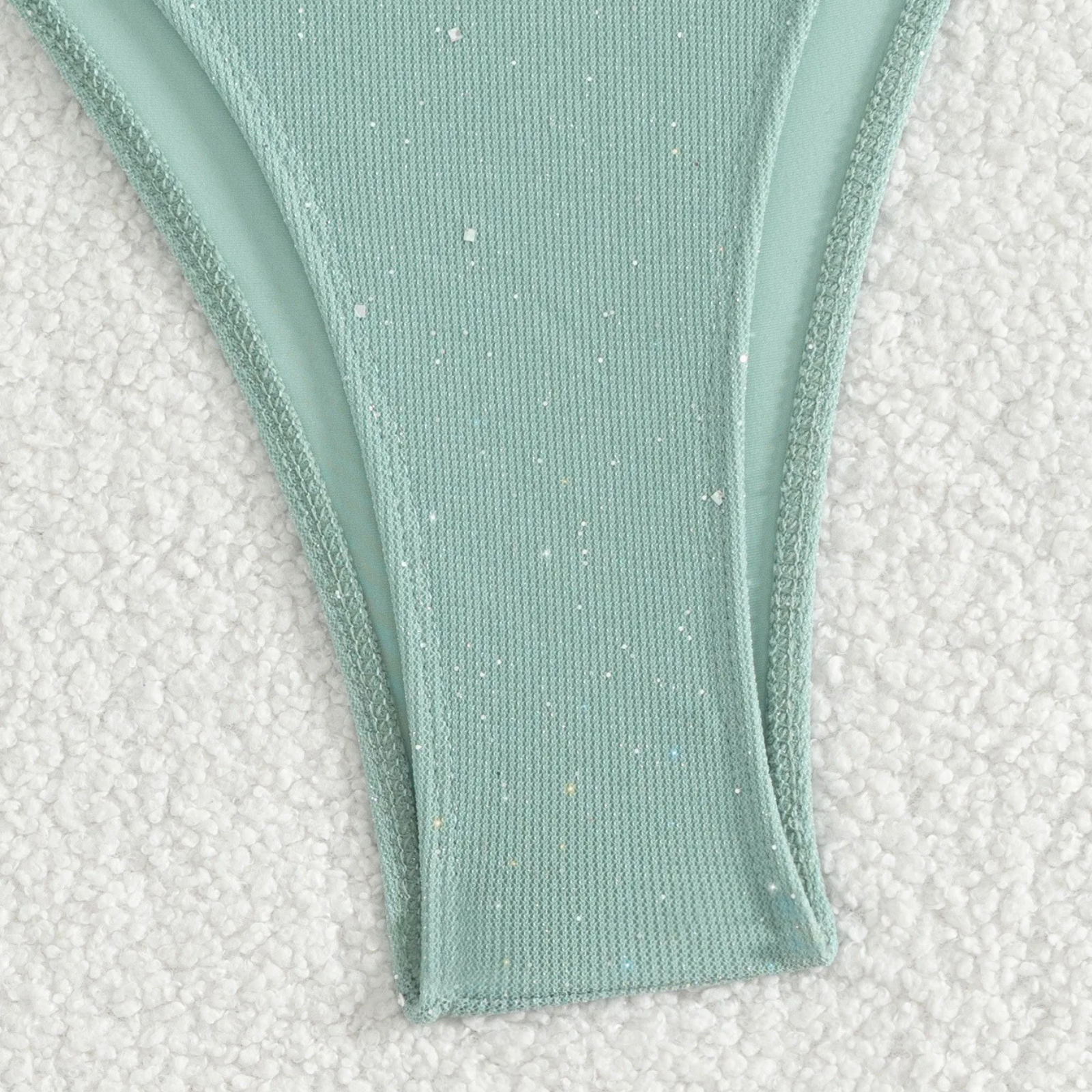 Lustra: Işıltılı Üçgen Bikini Takımı