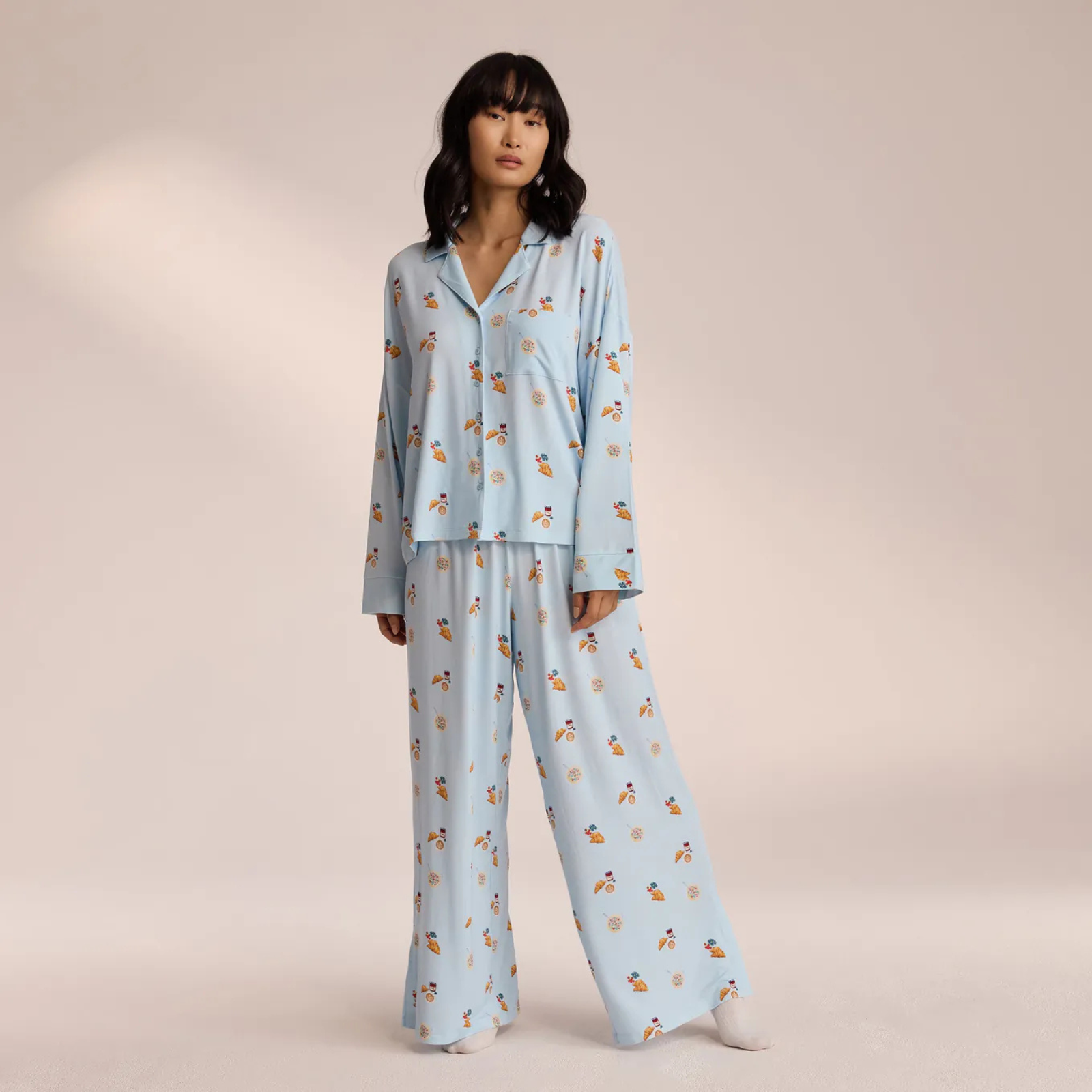 Bamboo Ease: Düğmeli Uzun Kollu Bambu Pijama Takımı