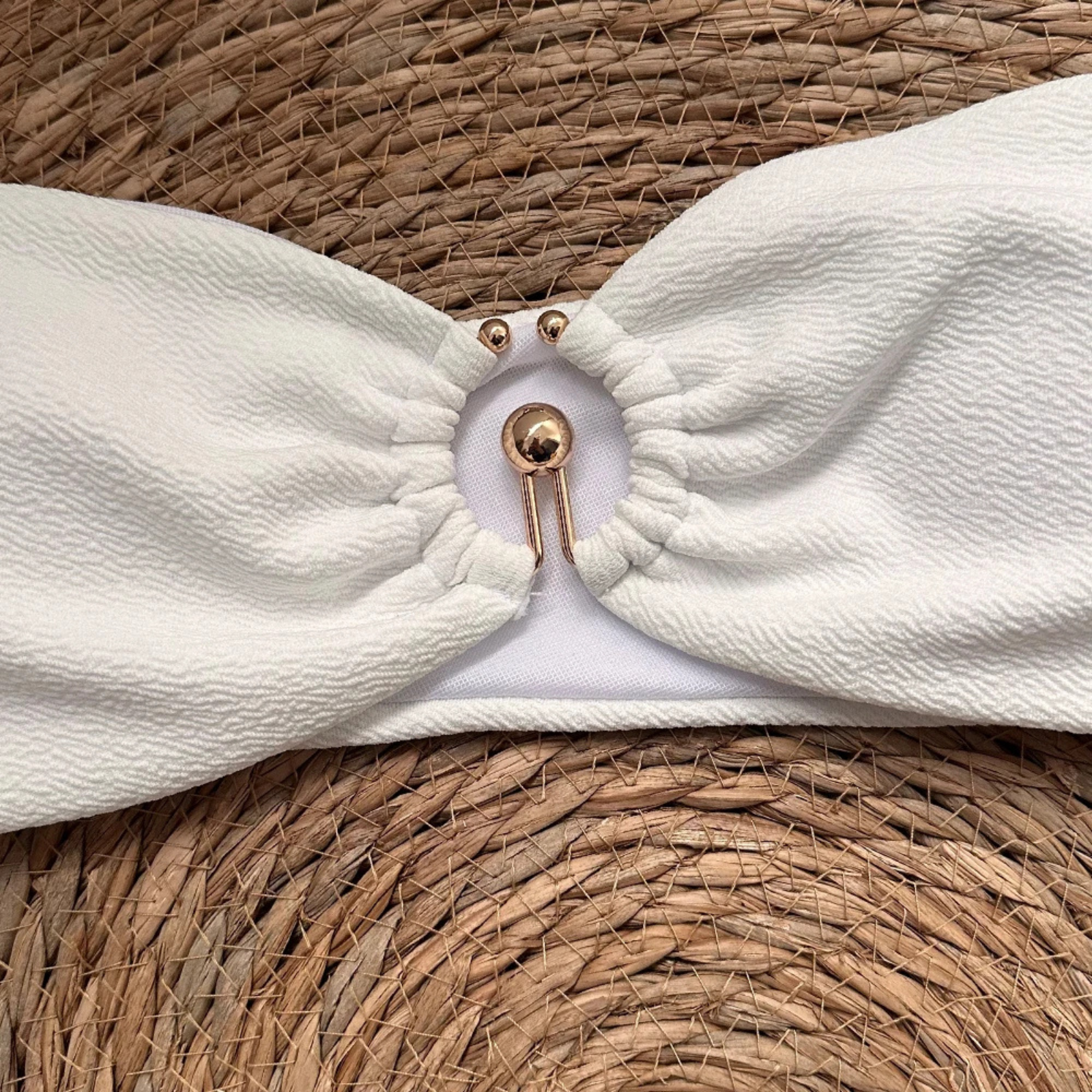 GoldKnot: Altın Detaylı Straplez Bikini Seti