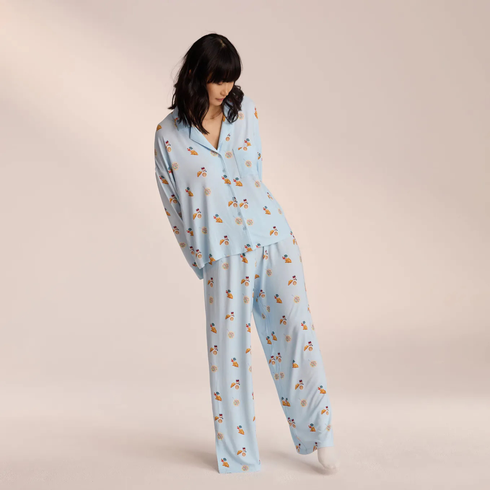 Bamboo Ease: Düğmeli Uzun Kollu Bambu Pijama Takımı