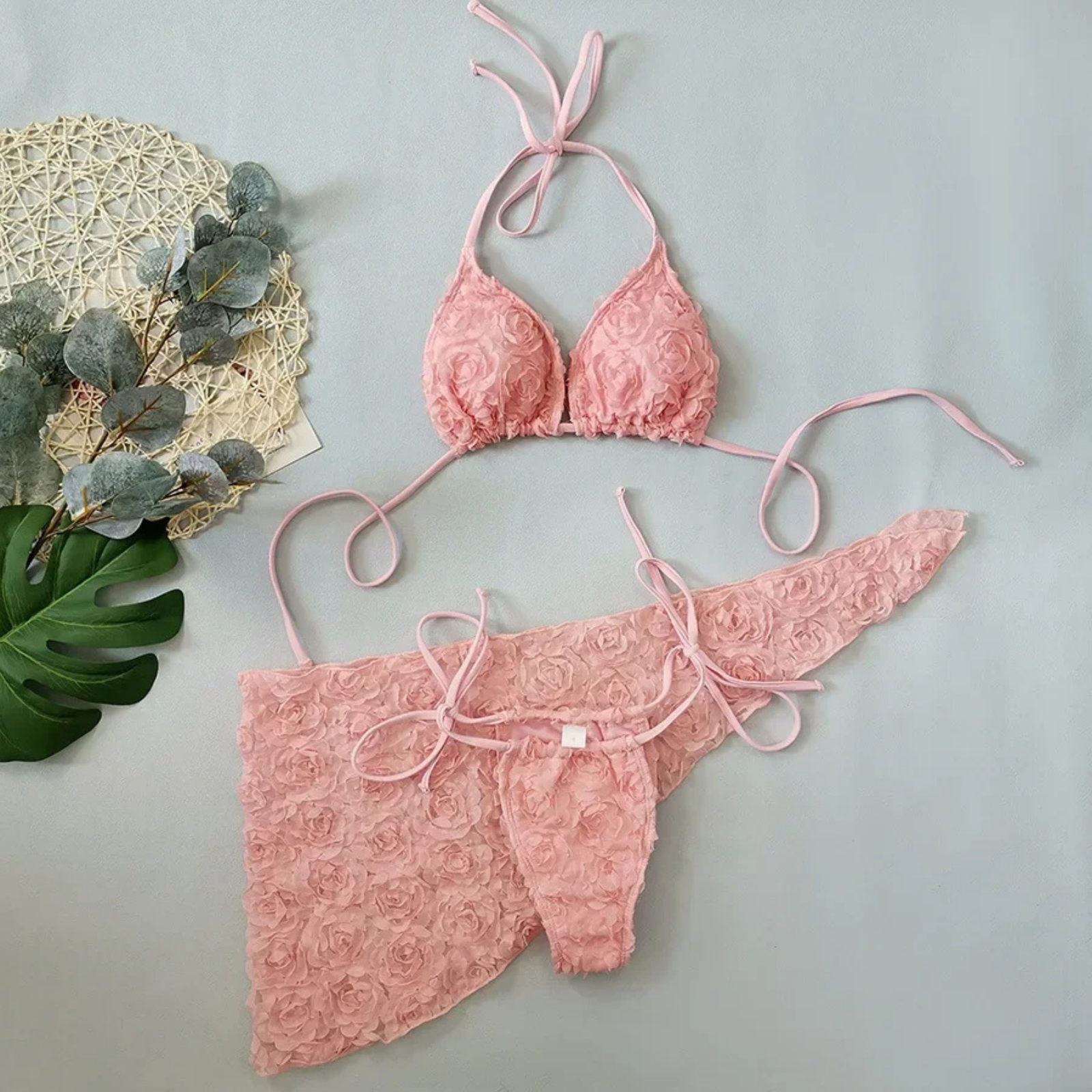 Rosalune: Gül Detaylı Bikini ve Pareo Üçlü Set