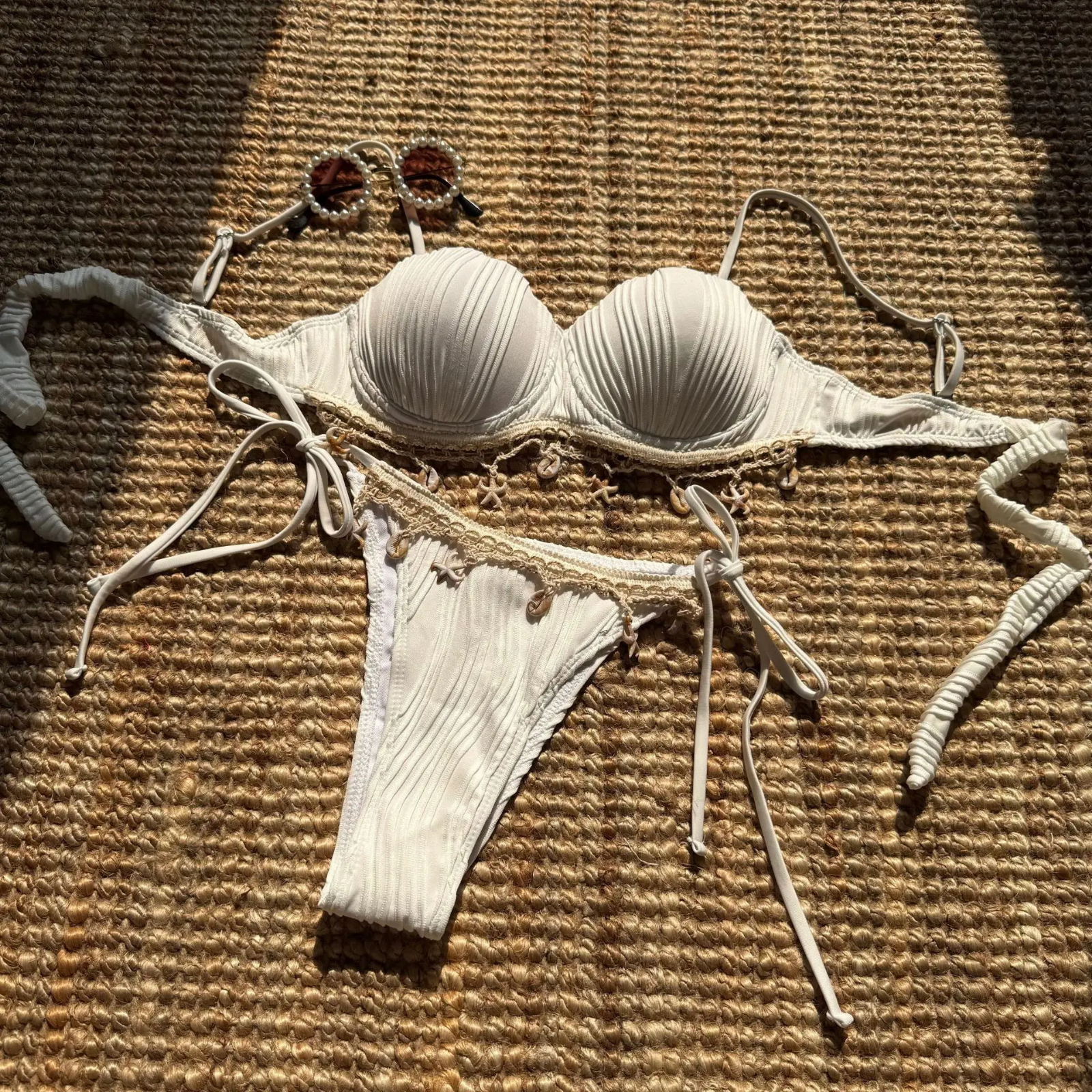 Shella: Deniz Kabuğu Detaylı Bağlamalı Bikini Takımı
