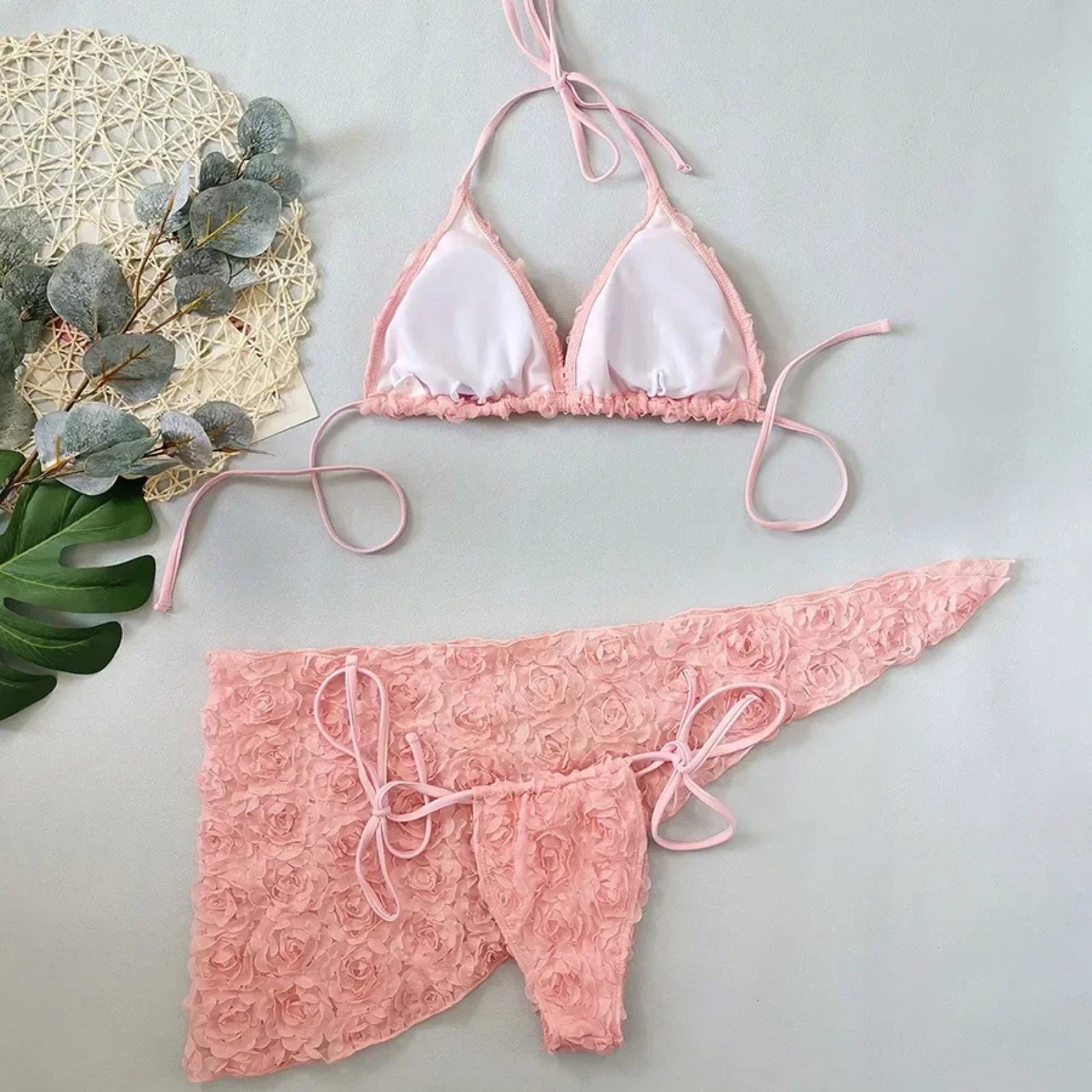 Rosalune: Gül Detaylı Bikini ve Pareo Üçlü Set