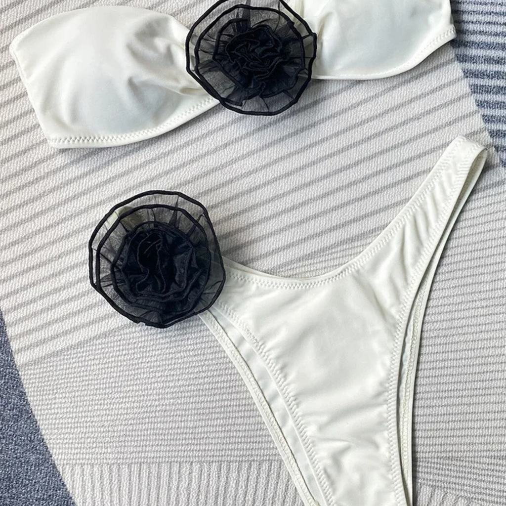 Roselle: Straplez Gül Detaylı Bikini Seti
