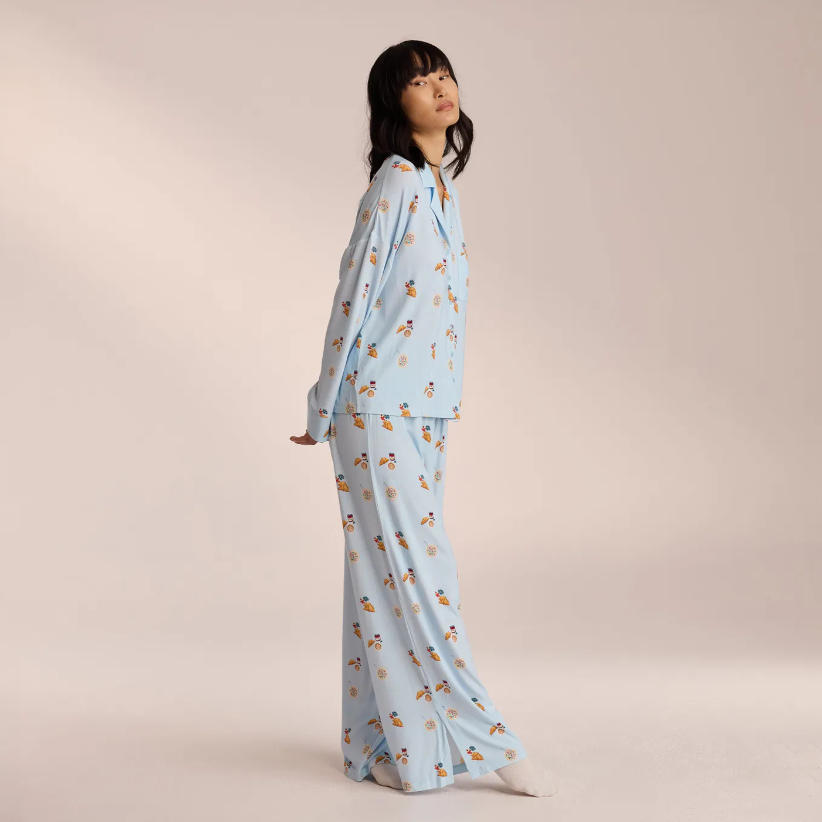 Bamboo Ease: Düğmeli Uzun Kollu Bambu Pijama Takımı