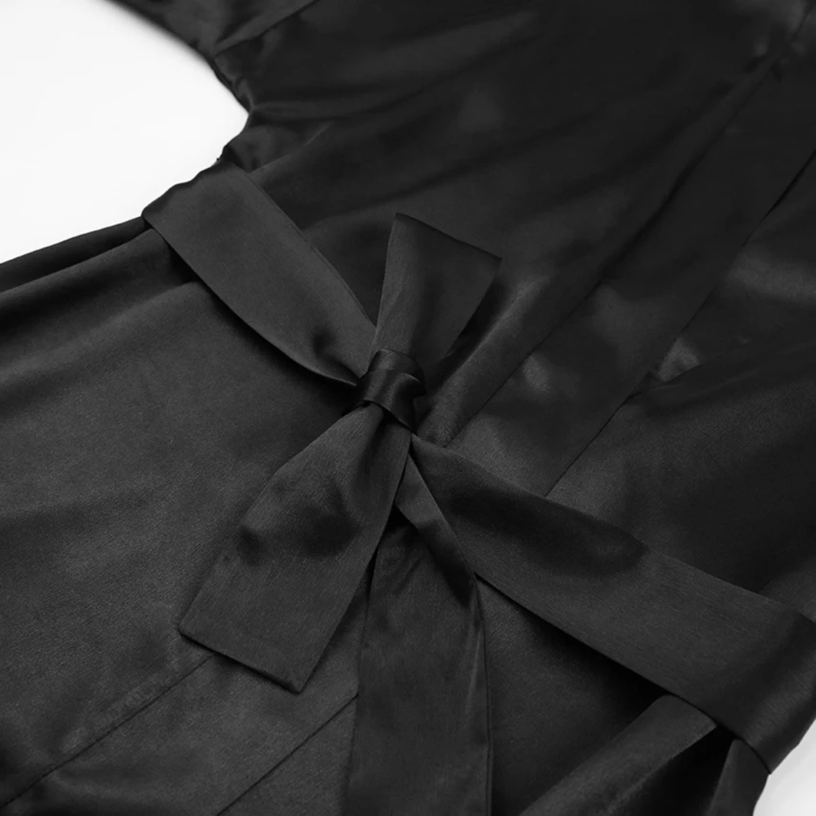 Femme Fluff: Tüylü Kol Detaylı Mini Saten Sabahlık