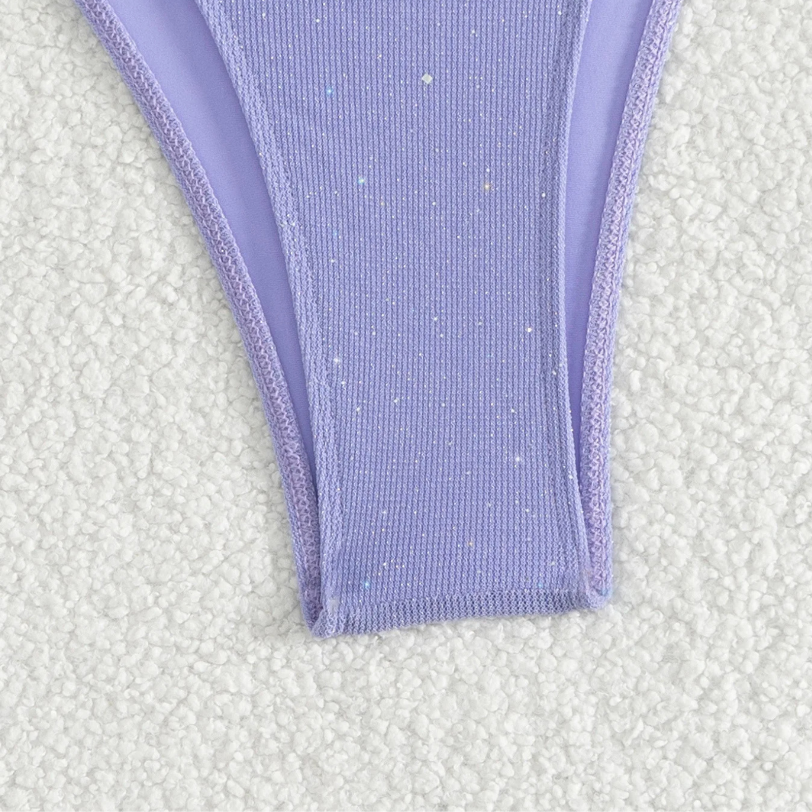 Lustra: Işıltılı Üçgen Bikini Takımı