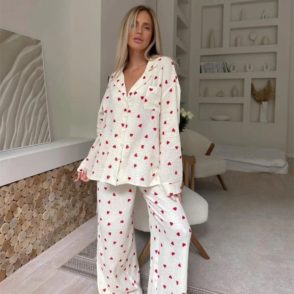 Heart & Haze: Kalp Desenli Bambu Kumaş Pijama Takımı