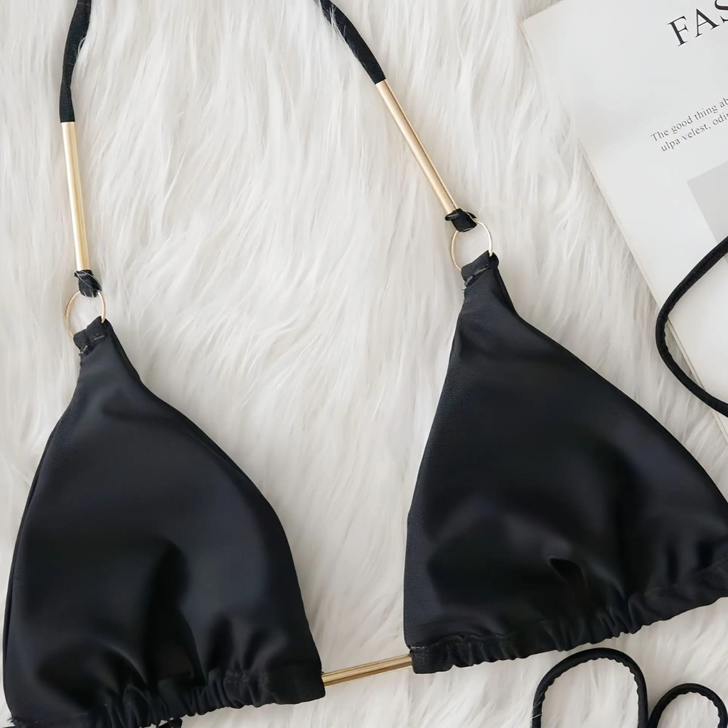 Solvessa: Altın Detaylı Şerit Bağlı Üçgen Bikini Seti