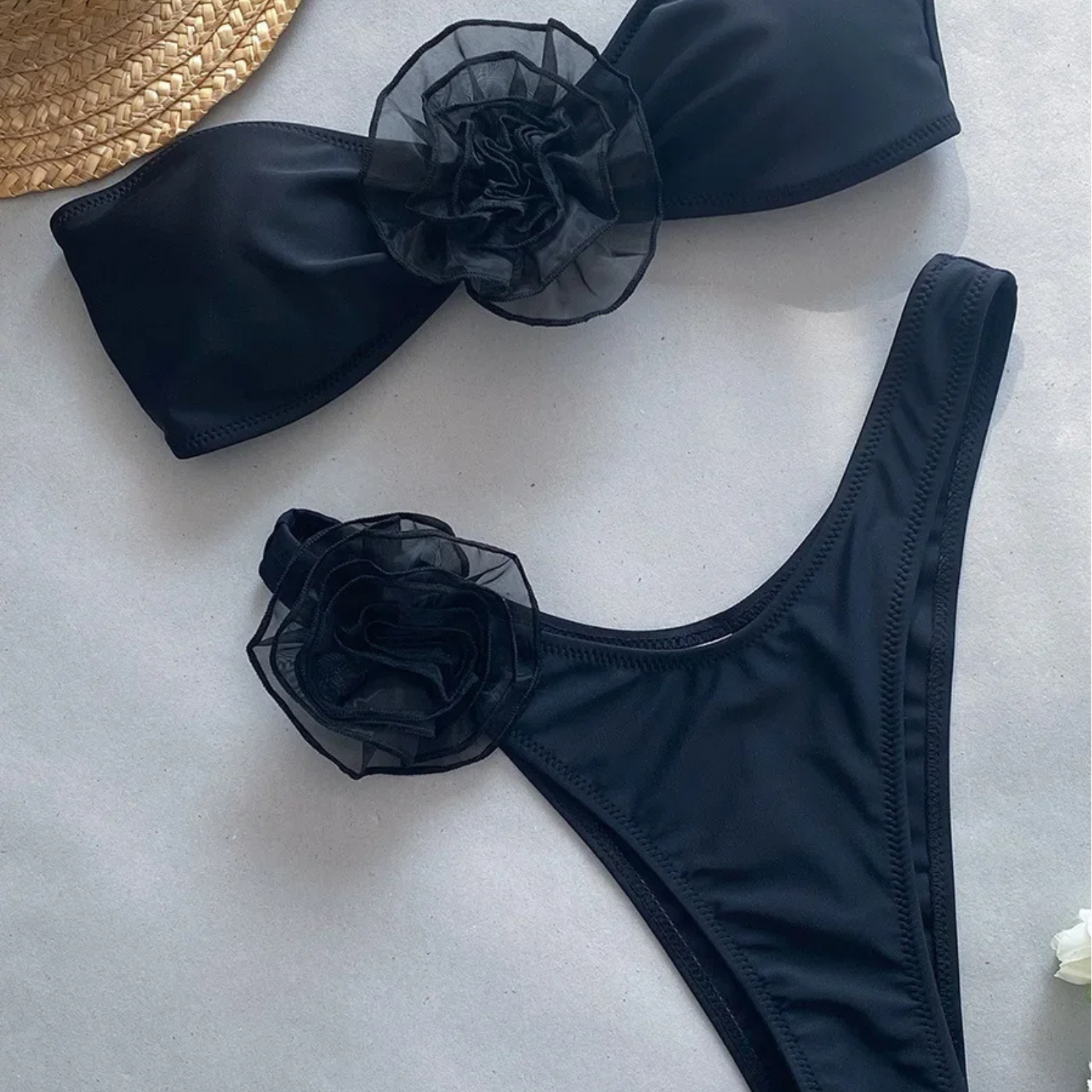 Roselle: Straplez Gül Detaylı Bikini Seti