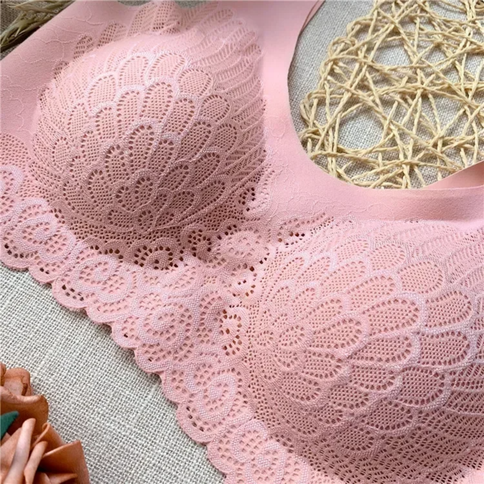 LaceFlex: Dikişsiz Konfor, Bralet Şıklığıyla