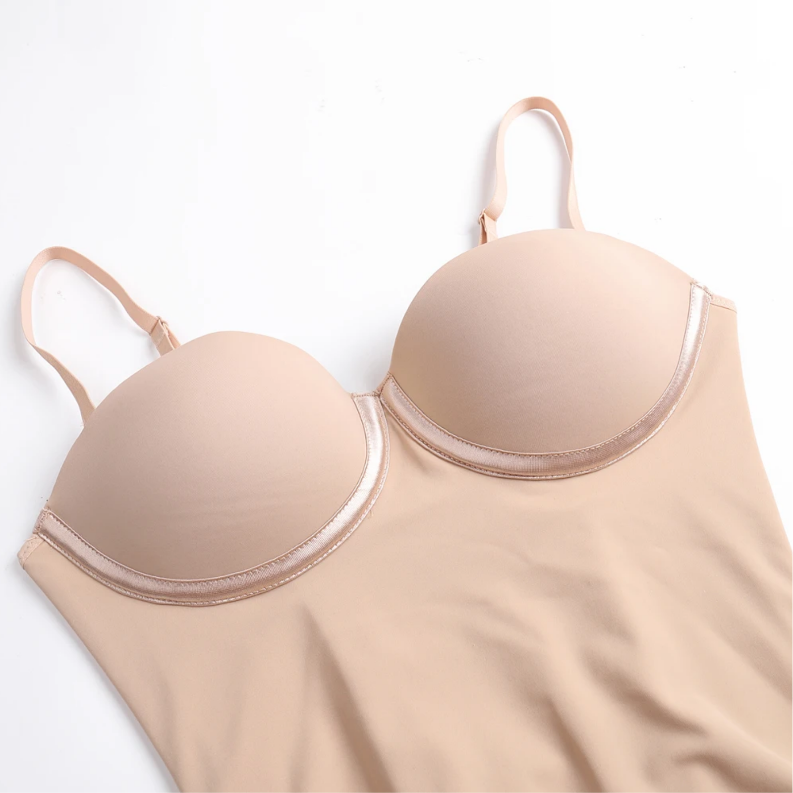 CurveLace: Ayarlanabilir Korseli Straplez Tanga Bodysuit