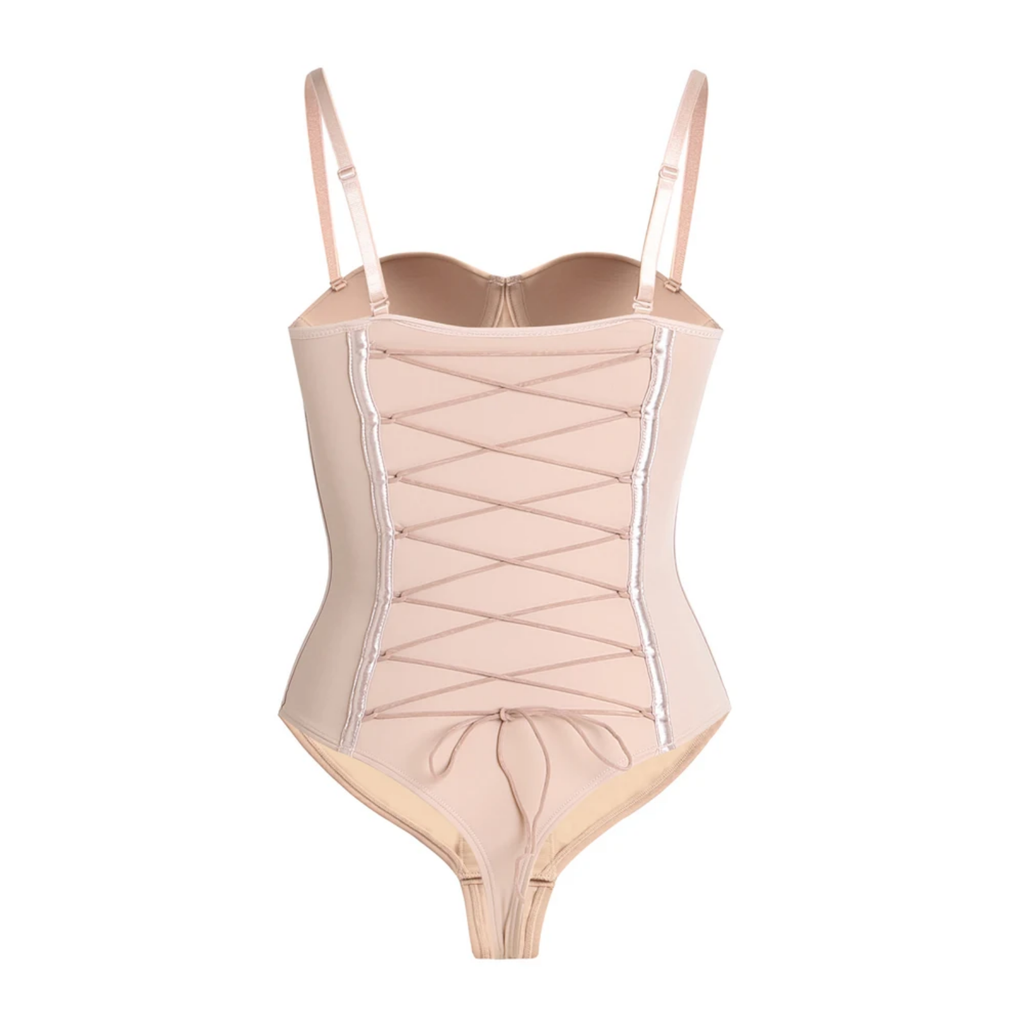 CurveLace: Ayarlanabilir Korseli Straplez Tanga Bodysuit